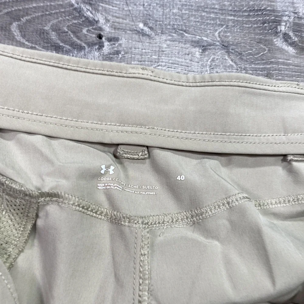 Under Armour Shorts Mens 40‎ Beige Cargo Performance Athletic Loose Fit